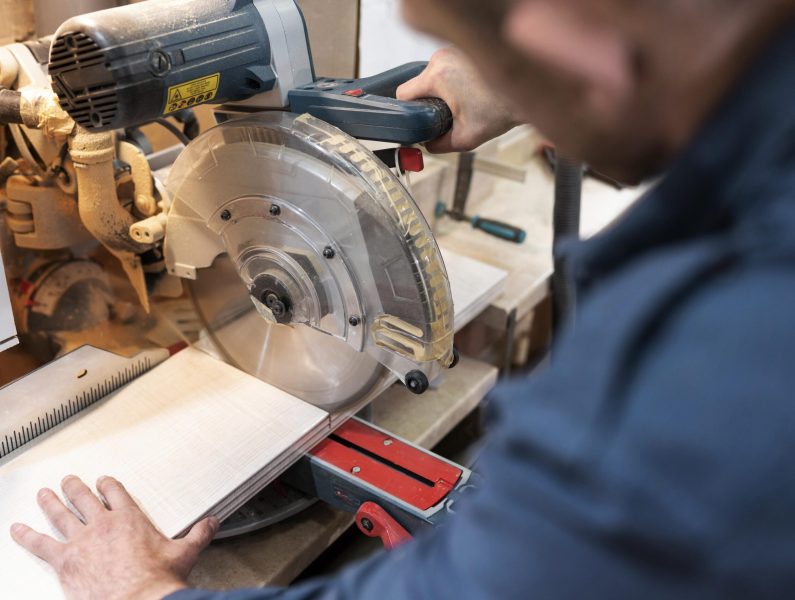 hardworking-man-doing-his-job-woodshop hardworking-man-doing-his-job-woodshop